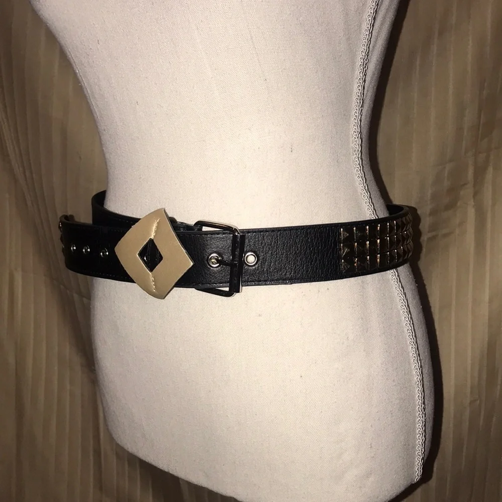 BLACK LEATHER WOMENS BELT WITH STUDDED GOLD